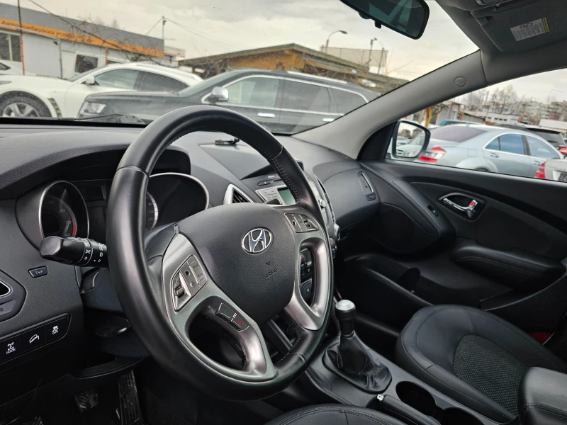 Hyundai IX35 2.0i 4x4, снимка 9 - Автомобили и джипове - 52075785