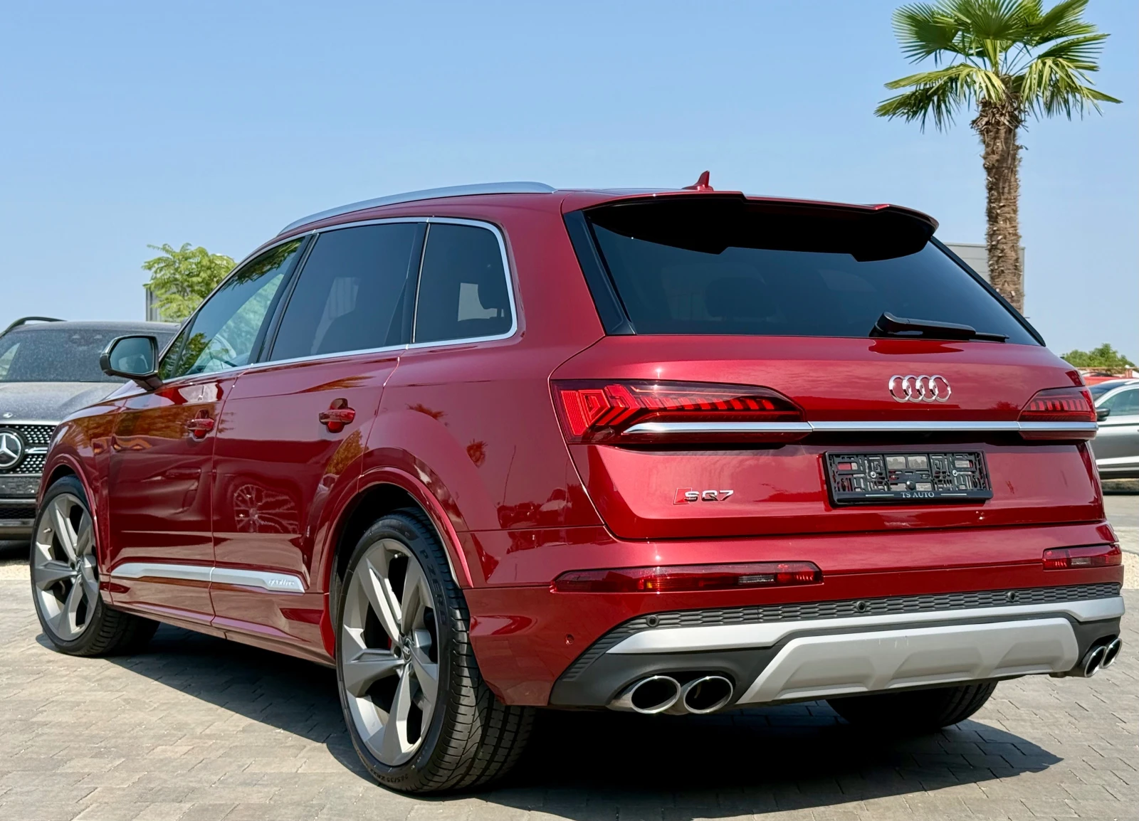 Audi SQ7 MAX full* CARBON PAKET* FUL LED FAR* 6+ 1 места, снимка 3 - Автомобили и джипове - 55903181