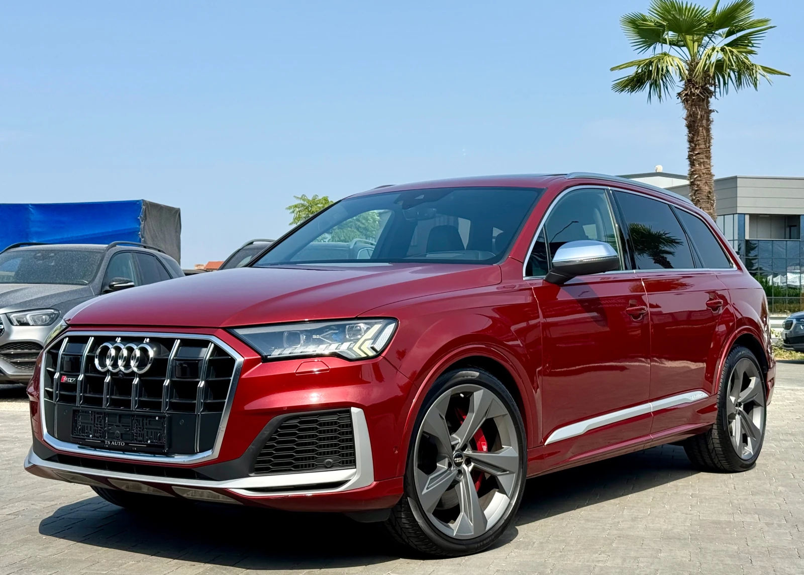 Audi SQ7 MAX full* CARBON PAKET* FUL LED FAR* 6+ 1 места, снимка 4 - Автомобили и джипове - 55903181