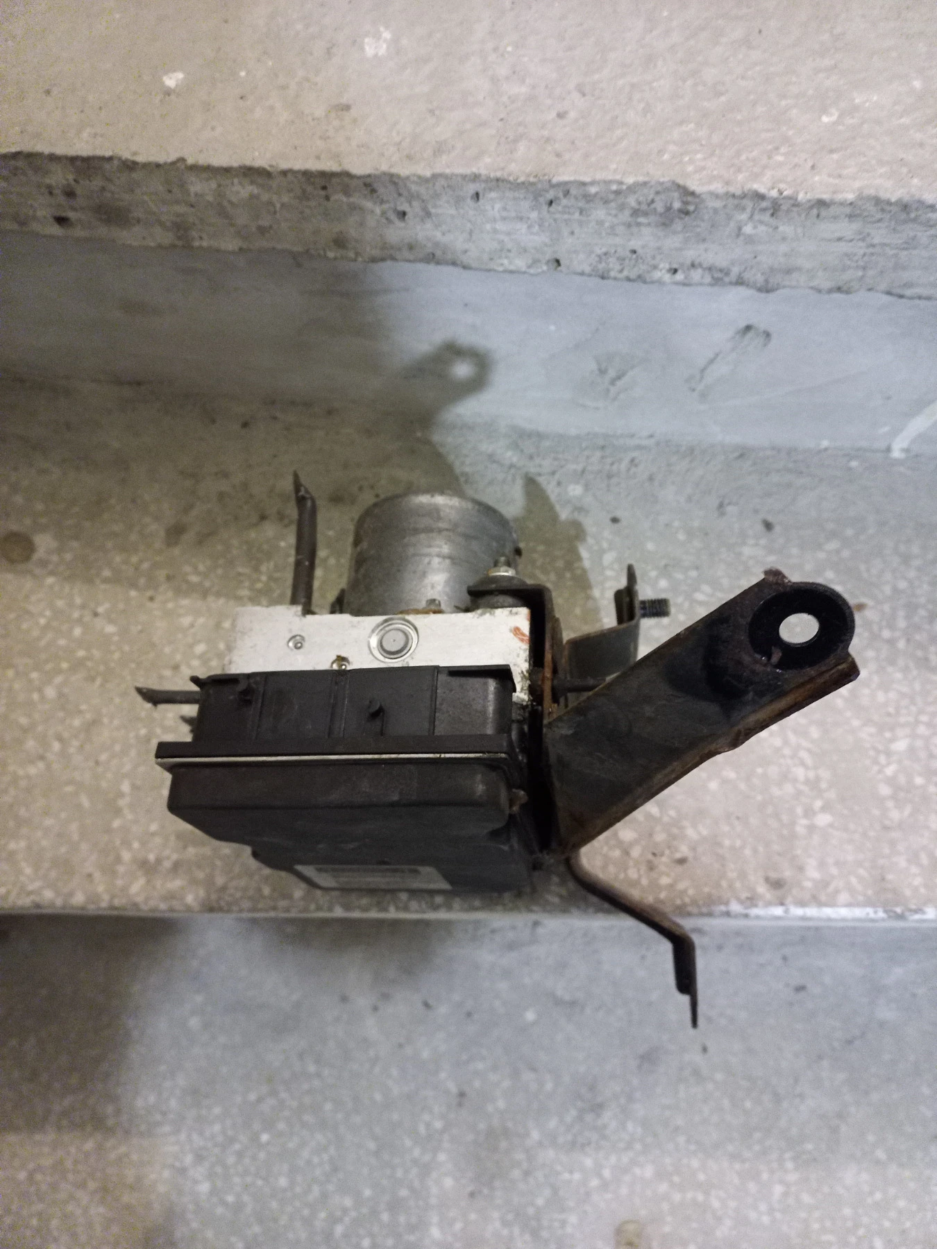 ABS  2.2 d-4d | Mobile.bg   1