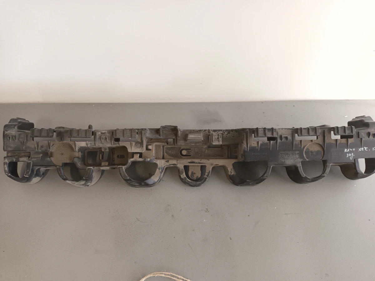 Водач,държач задна броня рено клио 1.5дци 17г 