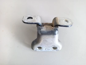 Панта врата предна дясна долна Тойота Рав4 (1)