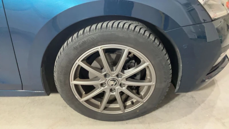 Skoda Octavia 2.0 TDI Premium, снимка 5 - Автомобили и джипове - 47712226