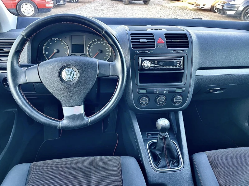 VW Golf 1.6 GOAL, снимка 11 - Автомобили и джипове - 47724142