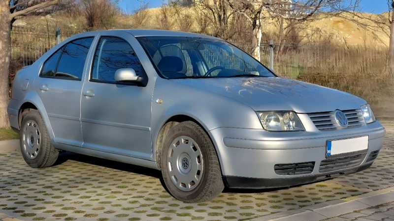 VW Bora, снимка 8 - Автомобили и джипове - 48745580