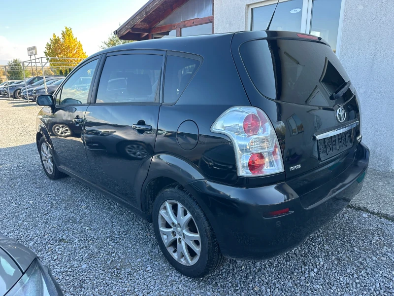 Toyota Corolla verso 2.2 D4D, снимка 4 - Автомобили и джипове - 52061873