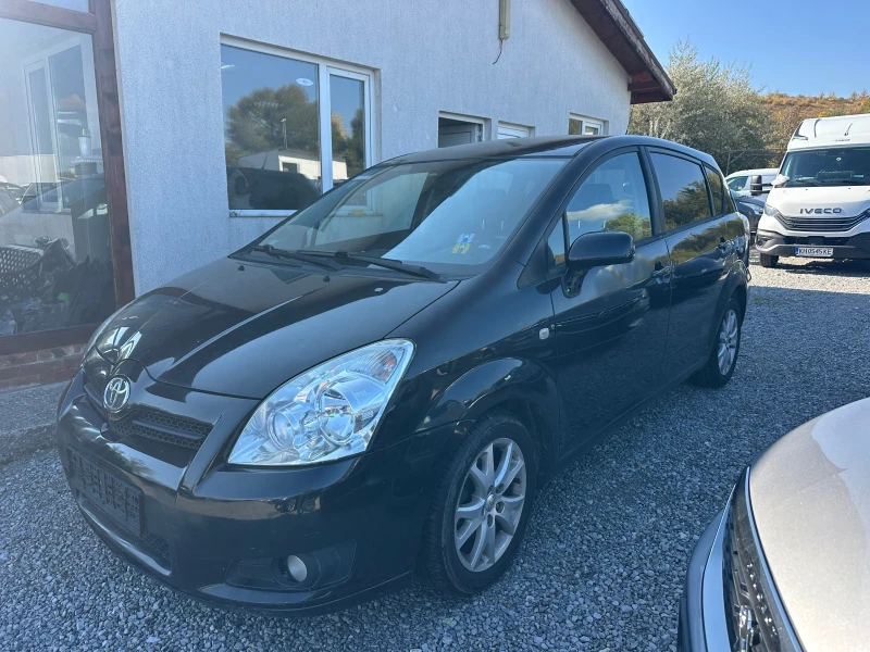 Toyota Corolla verso 2.2 D4D, снимка 3 - Автомобили и джипове - 52061873