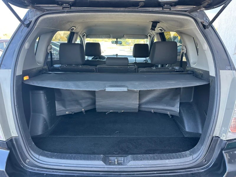 Toyota Corolla verso 2.2 D4D, снимка 6 - Автомобили и джипове - 52061873