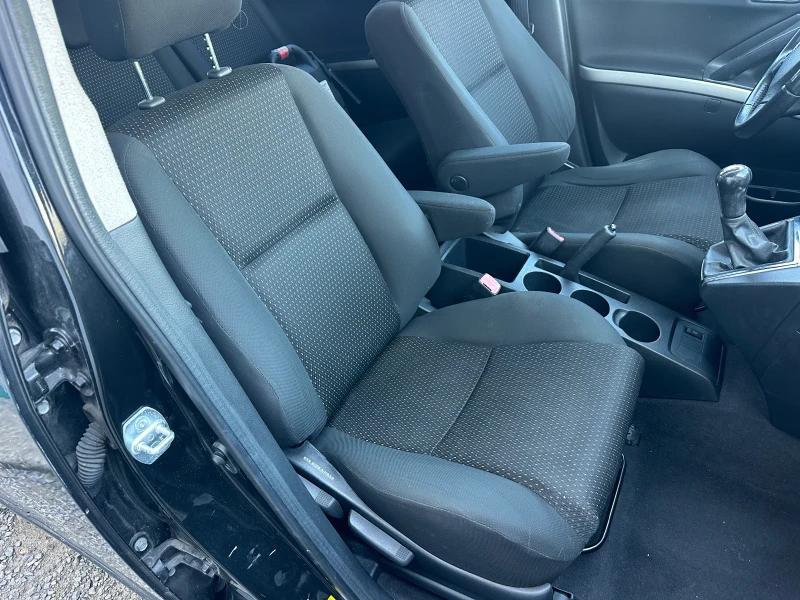 Toyota Corolla verso 2.2 D4D, снимка 7 - Автомобили и джипове - 52061873