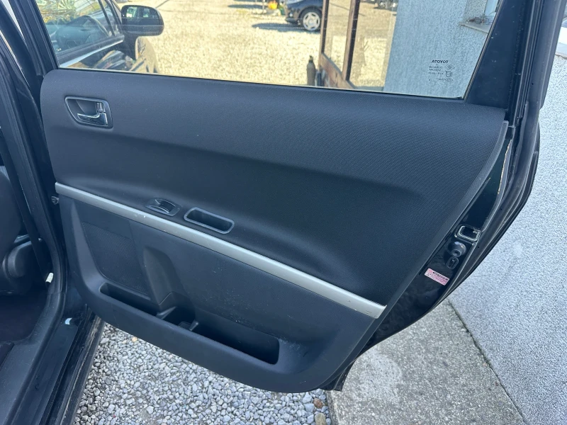 Toyota Corolla verso 2.2 D4D, снимка 9 - Автомобили и джипове - 52061873