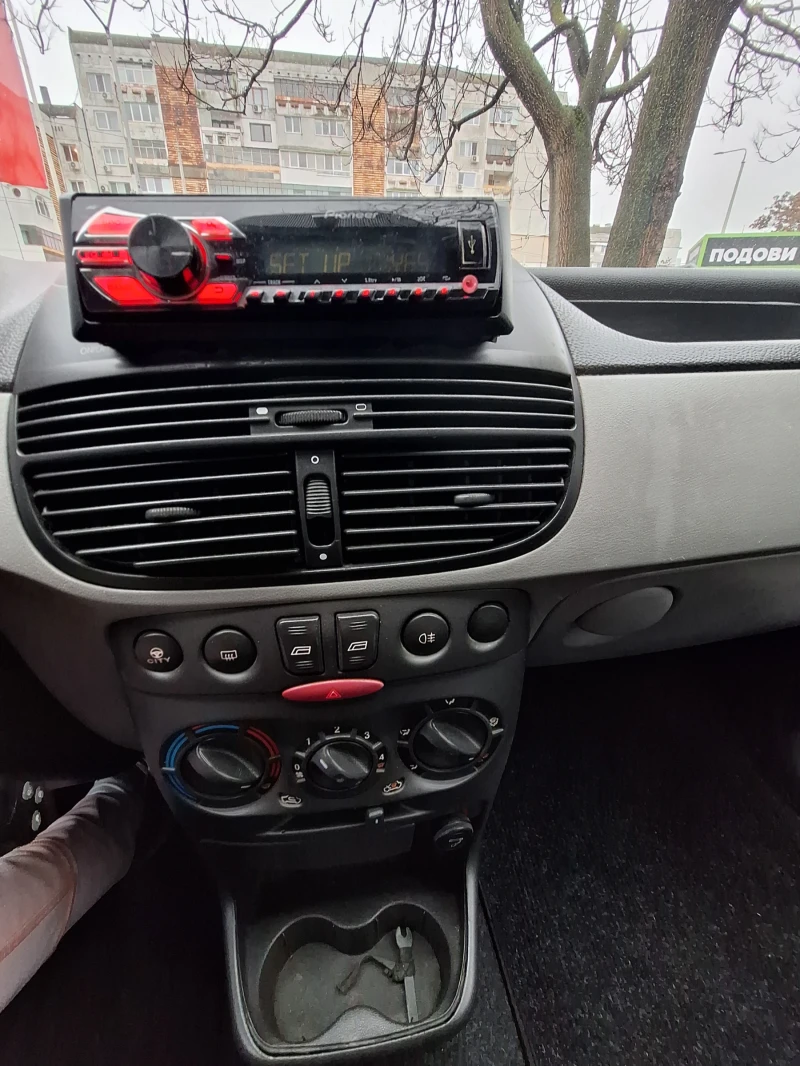 Fiat Punto 1.2 бензин , снимка 8 - Автомобили и джипове - 52528772