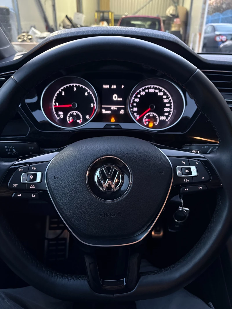 VW Touran 1, 6 ТДИ , снимка 14 - Автомобили и джипове - 52632315