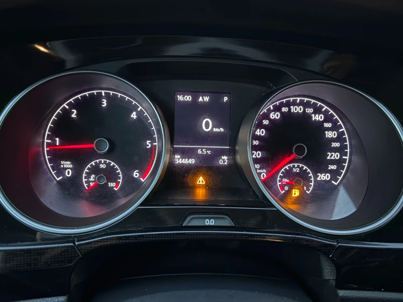 VW Touran 1, 6 ТДИ , снимка 8 - Автомобили и джипове - 52632315