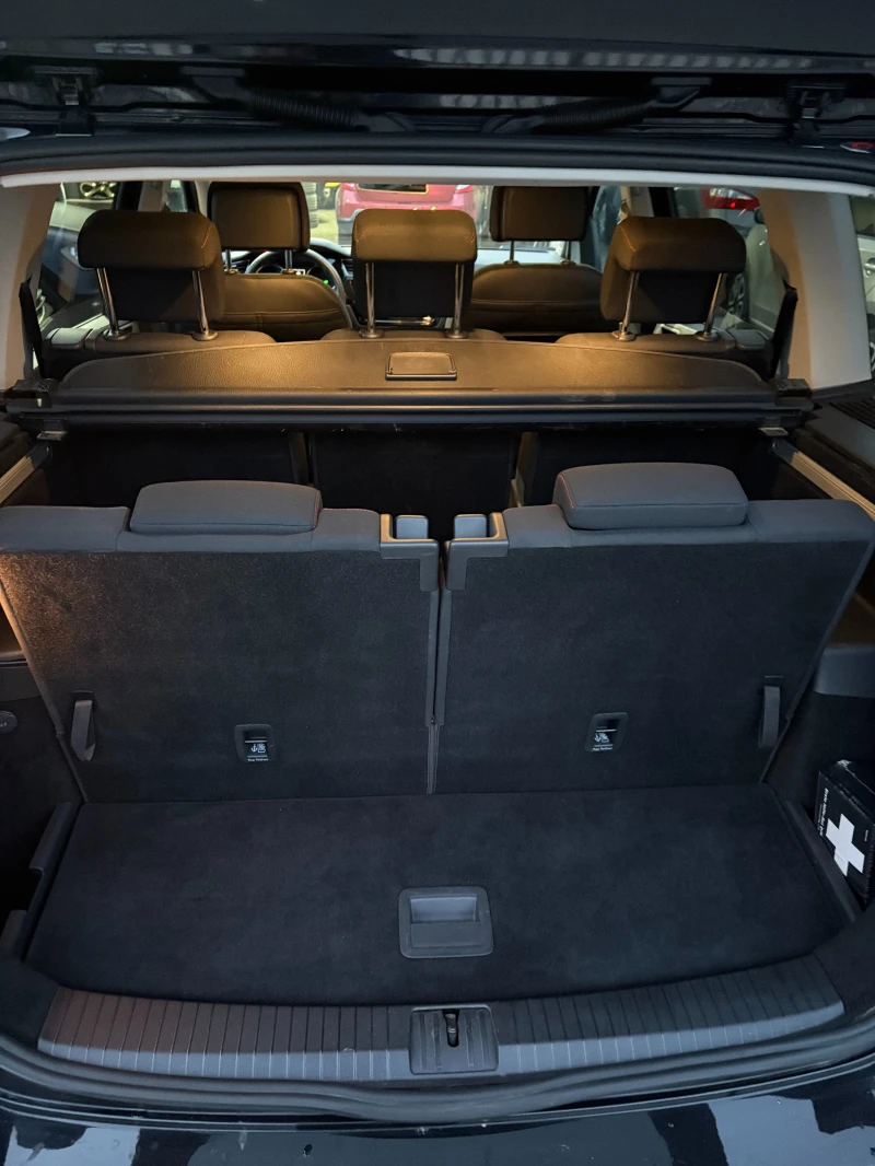 VW Touran 1, 6 ТДИ , снимка 9 - Автомобили и джипове - 52632315