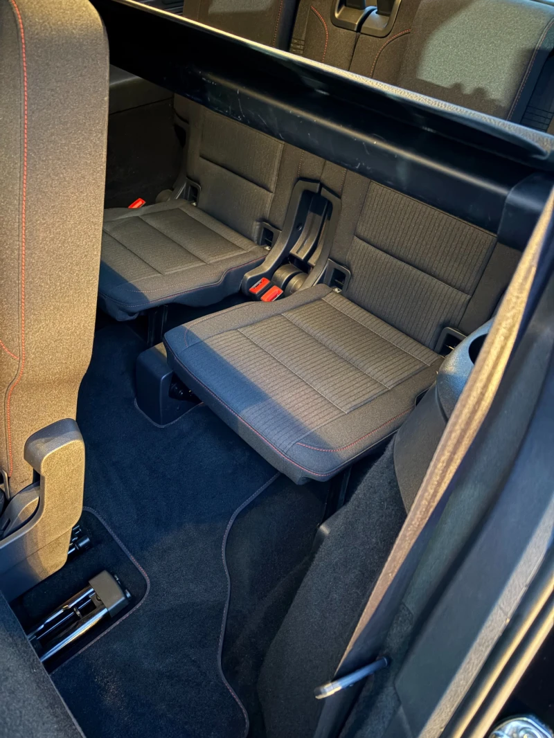 VW Touran 1, 6 ТДИ , снимка 7 - Автомобили и джипове - 52632315