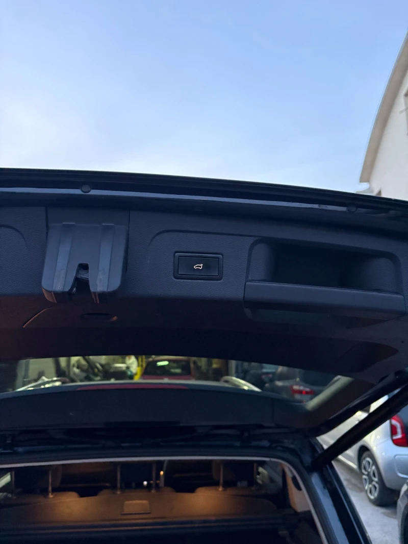 VW Touran 1, 6 ТДИ , снимка 11 - Автомобили и джипове - 52632315