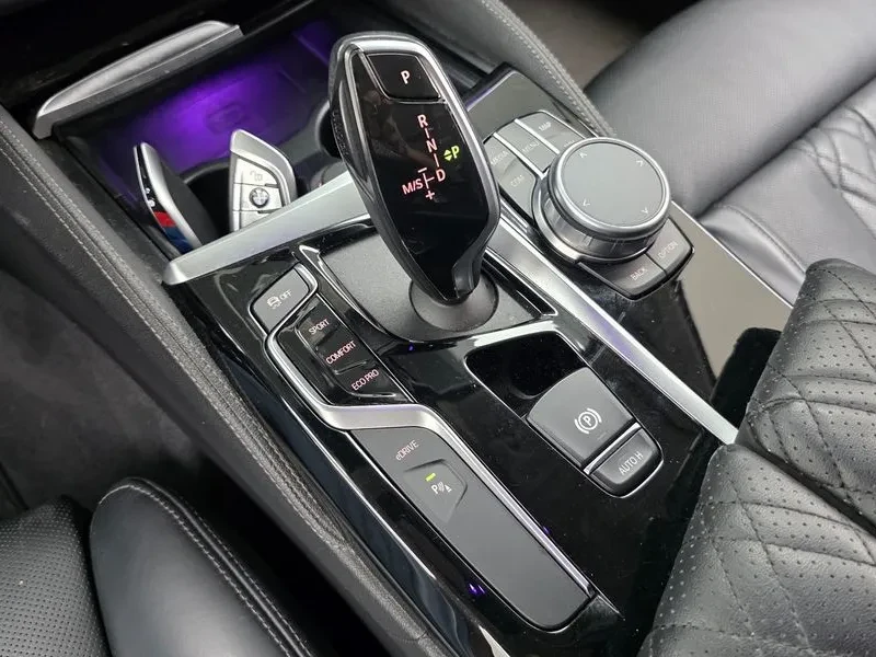 BMW 520 Luxury, снимка 9 - Автомобили и джипове - 56070867