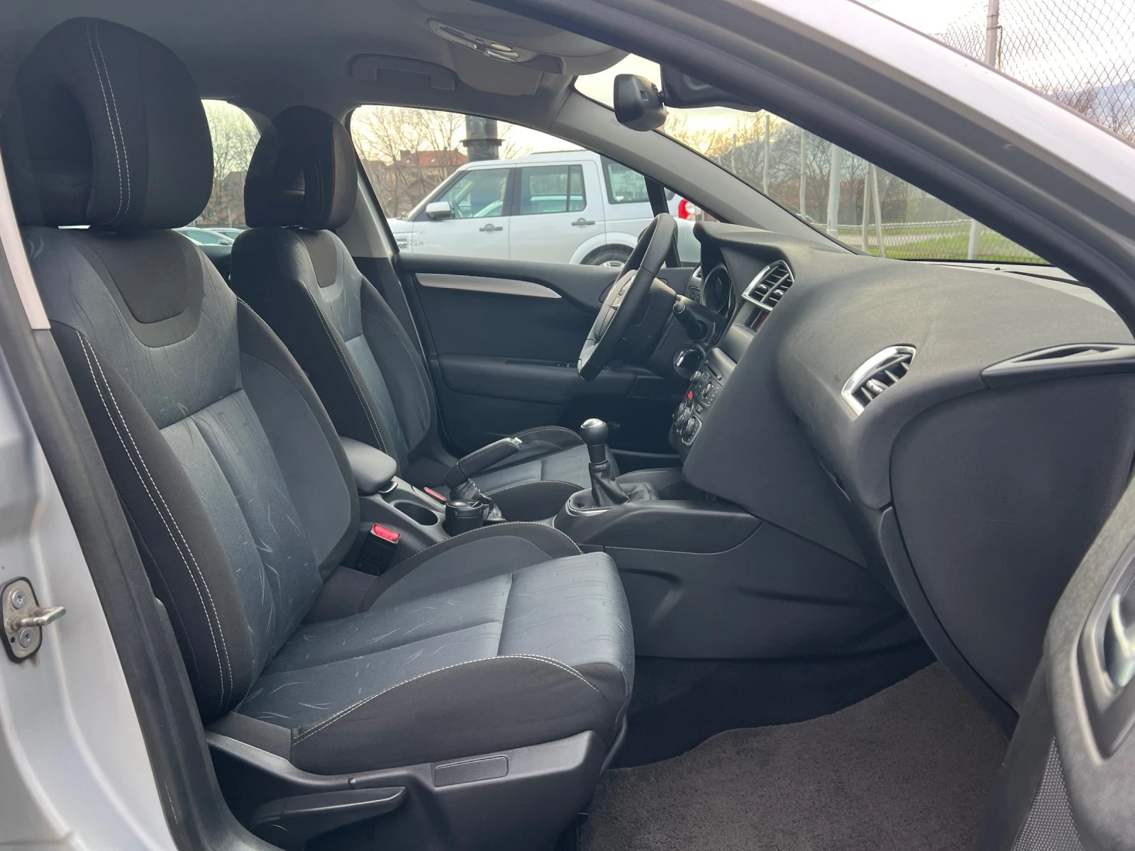 Citroen C4 1.6 HDI - изображение 9