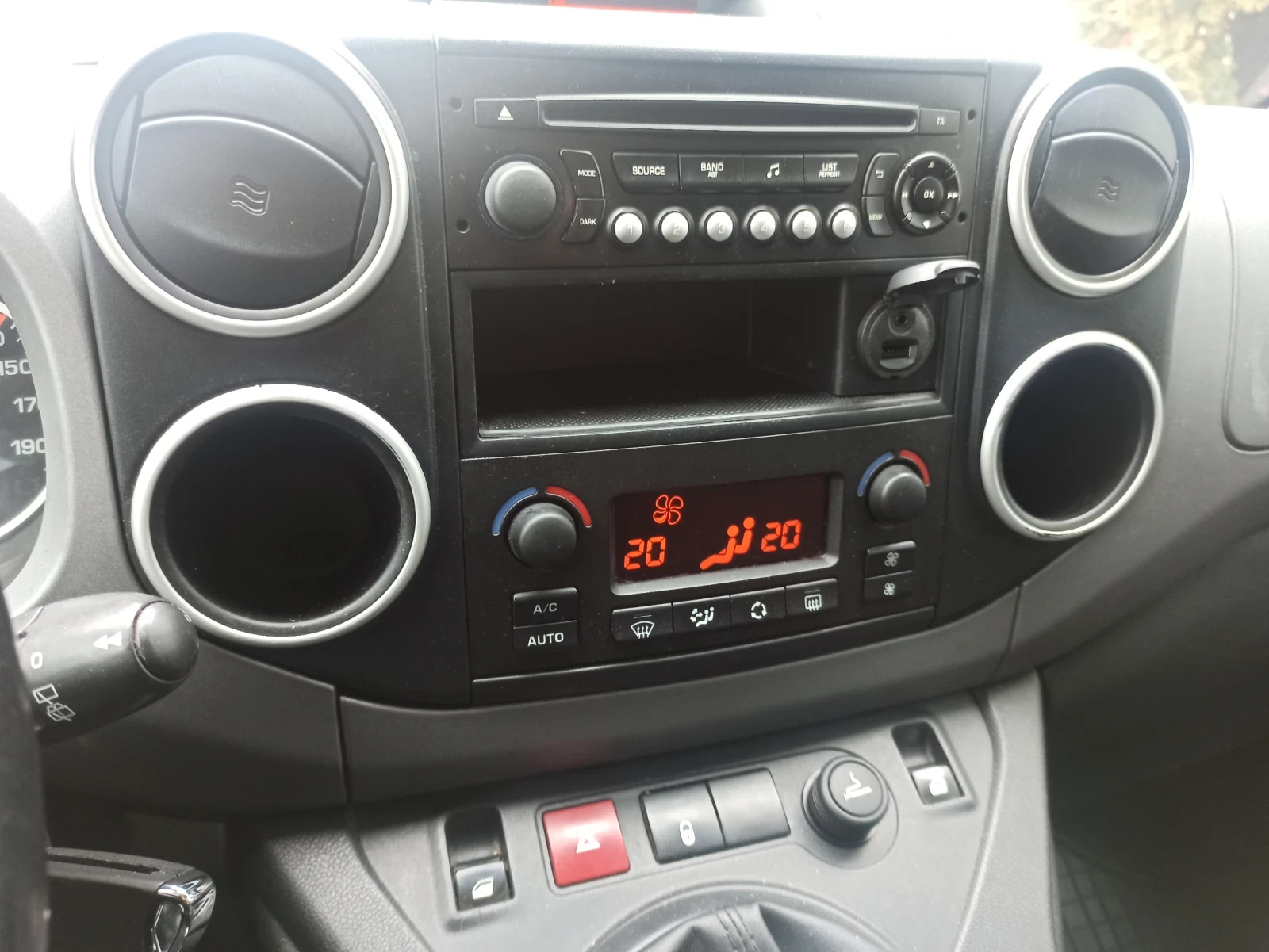 Citroen Berlingo 1.6 Blue HDI , снимка 11 - Автомобили и джипове - 53744453