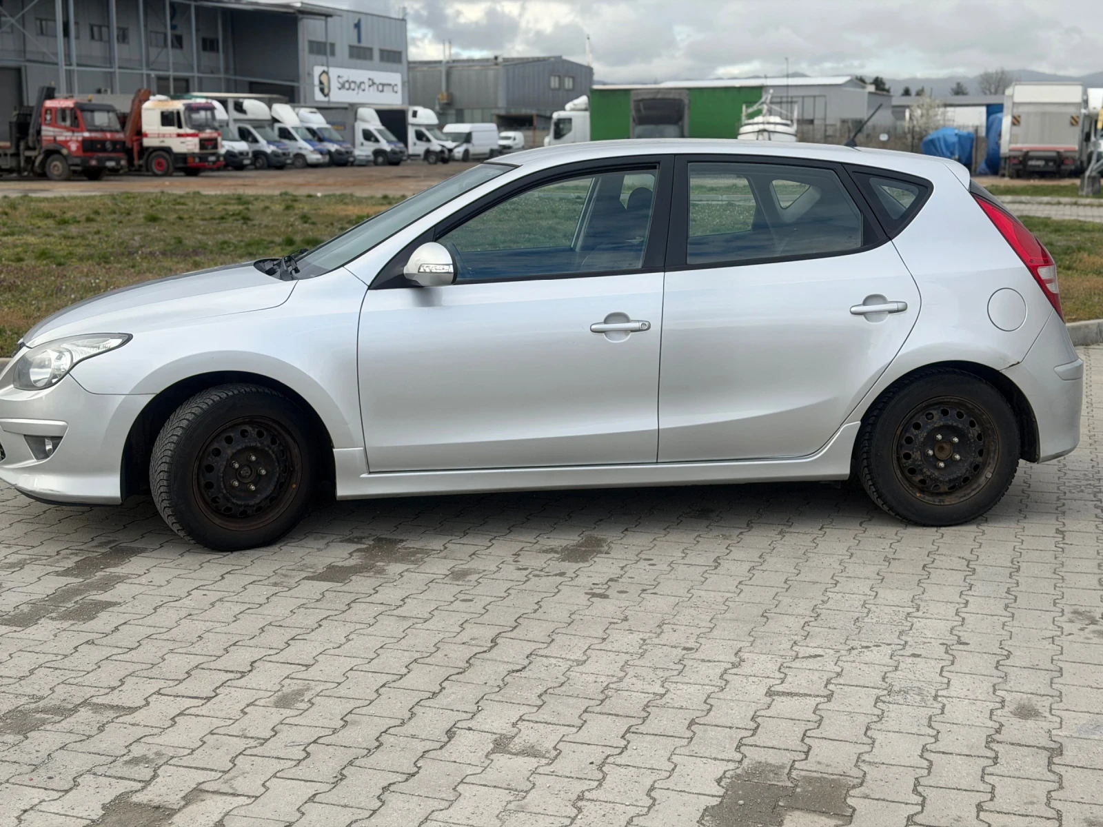 Hyundai I30 Автомат/Фейс Лифт / Много Запазен, снимка 4 - Автомобили и джипове - 54082968