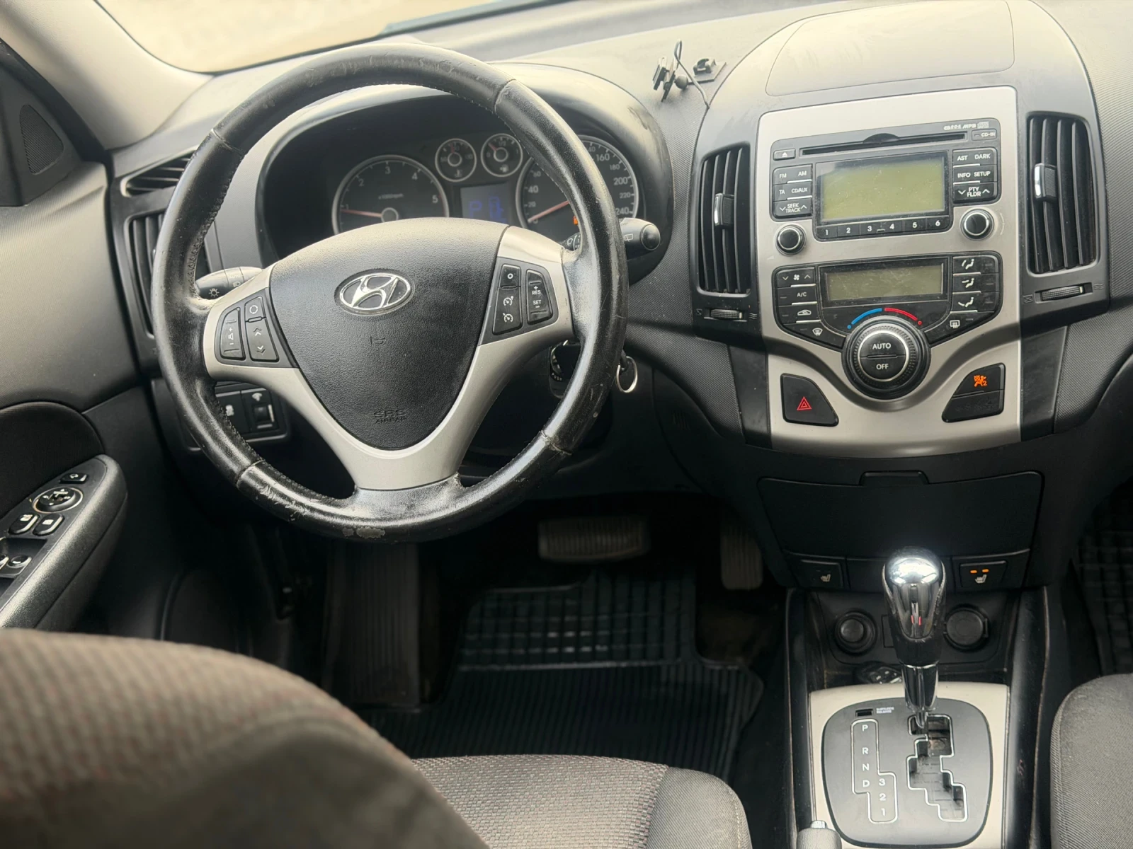 Hyundai I30 Автомат/Фейс Лифт / Много Запазен, снимка 9 - Автомобили и джипове - 54082968