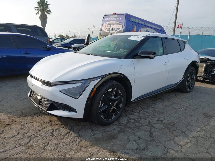 Kia EV6 Wind, снимка 2 - Автомобили и джипове - 55004676