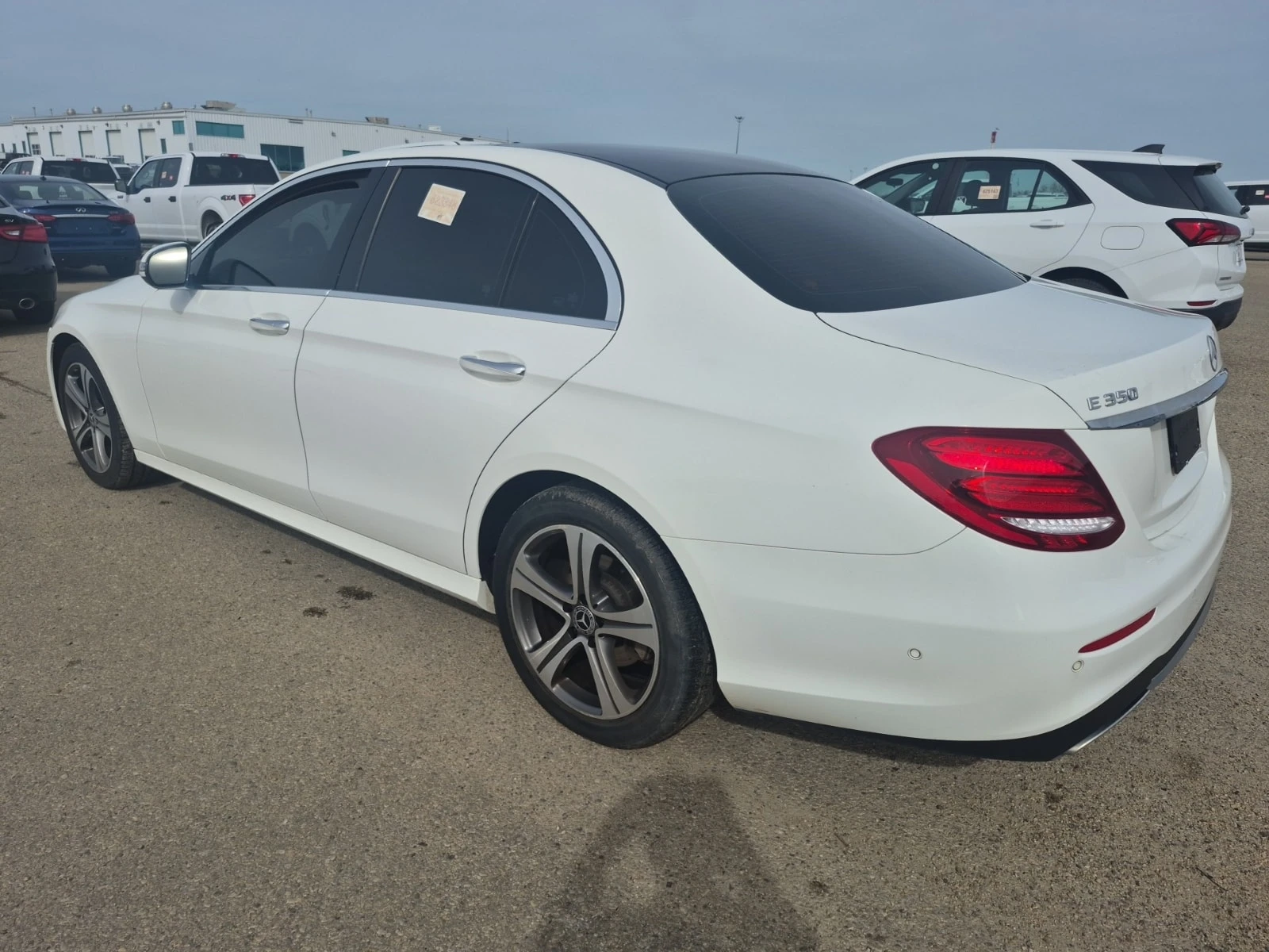 Mercedes-Benz E 350 4MATIC * AMG * BURMESTER * CARFAX * , снимка 5 - Автомобили и джипове - 56132757