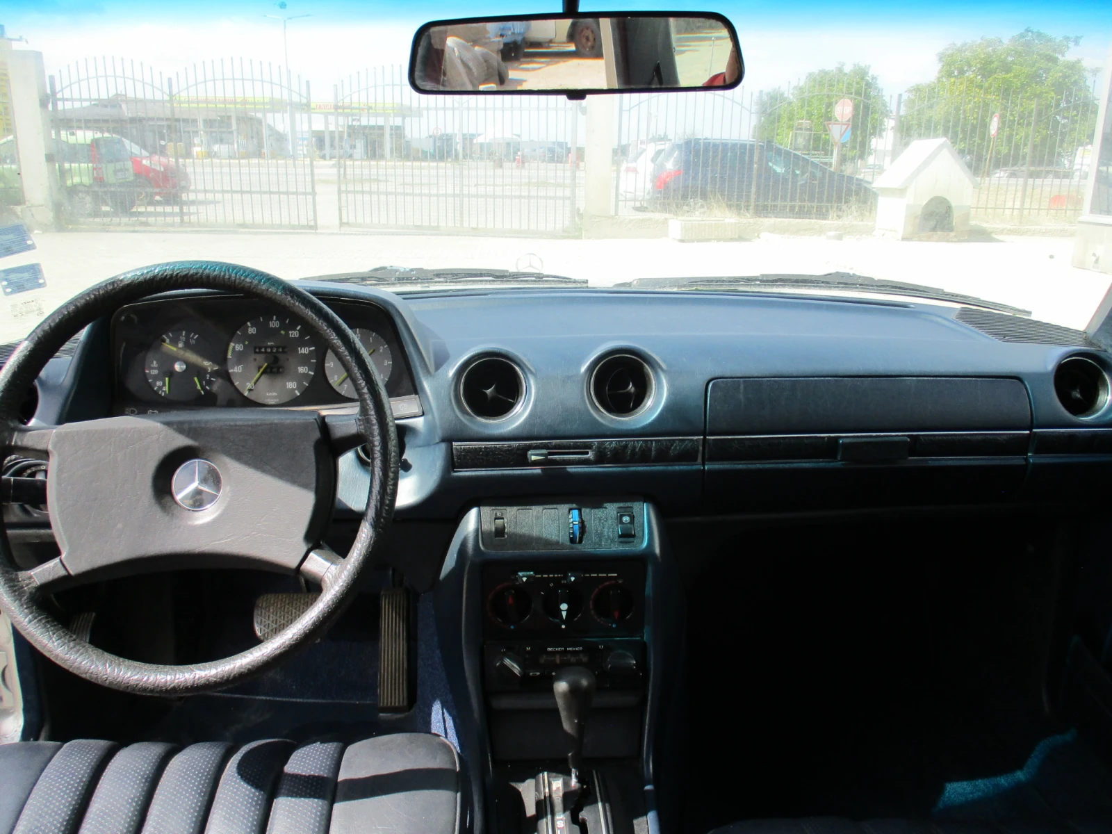 Mercedes-Benz 300 W123, снимка 2 - Автомобили и джипове - 56294493