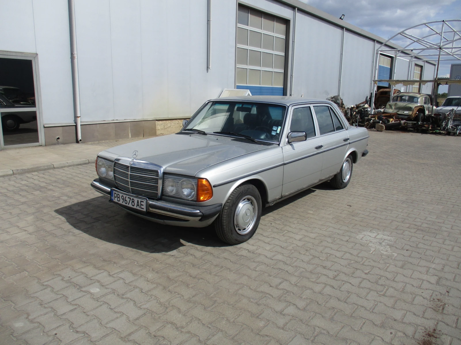 Mercedes-Benz 300 W123