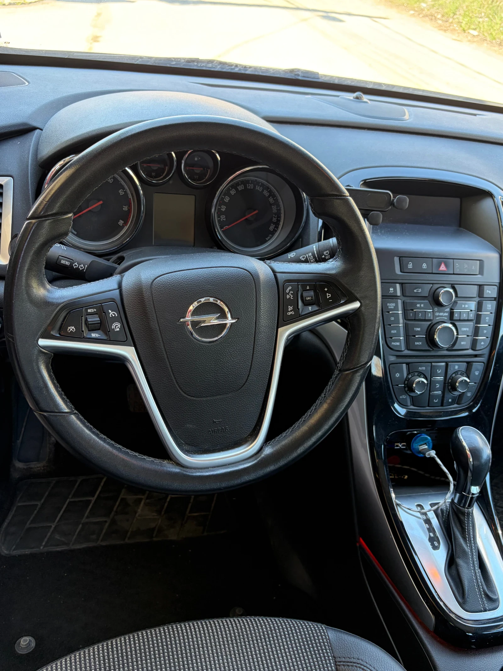 Opel Astra J 1.4T, снимка 6 - Автомобили и джипове - 56346584