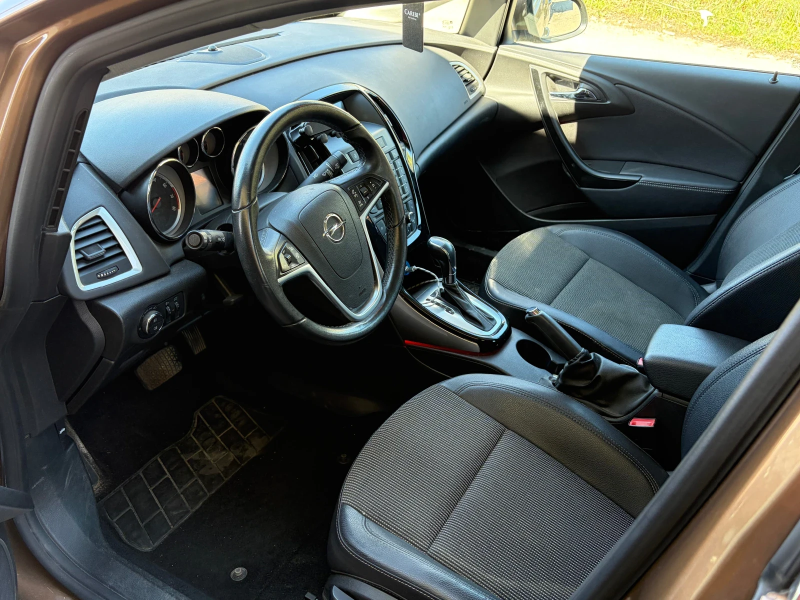 Opel Astra J 1.4T, снимка 2 - Автомобили и джипове - 56346584