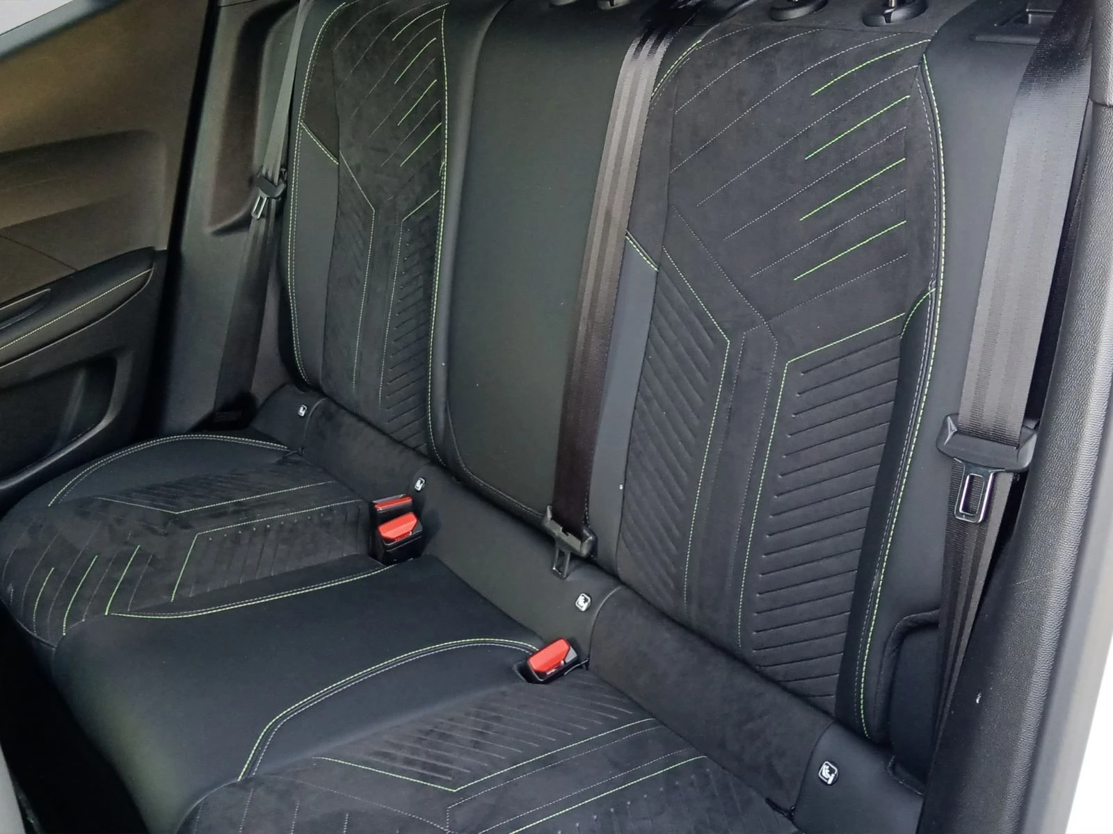 Peugeot 2008 GT 1.2 PureTech 130 EAT8 EURO 6.4//2410R06 | Mobile.bg � ����������� 12