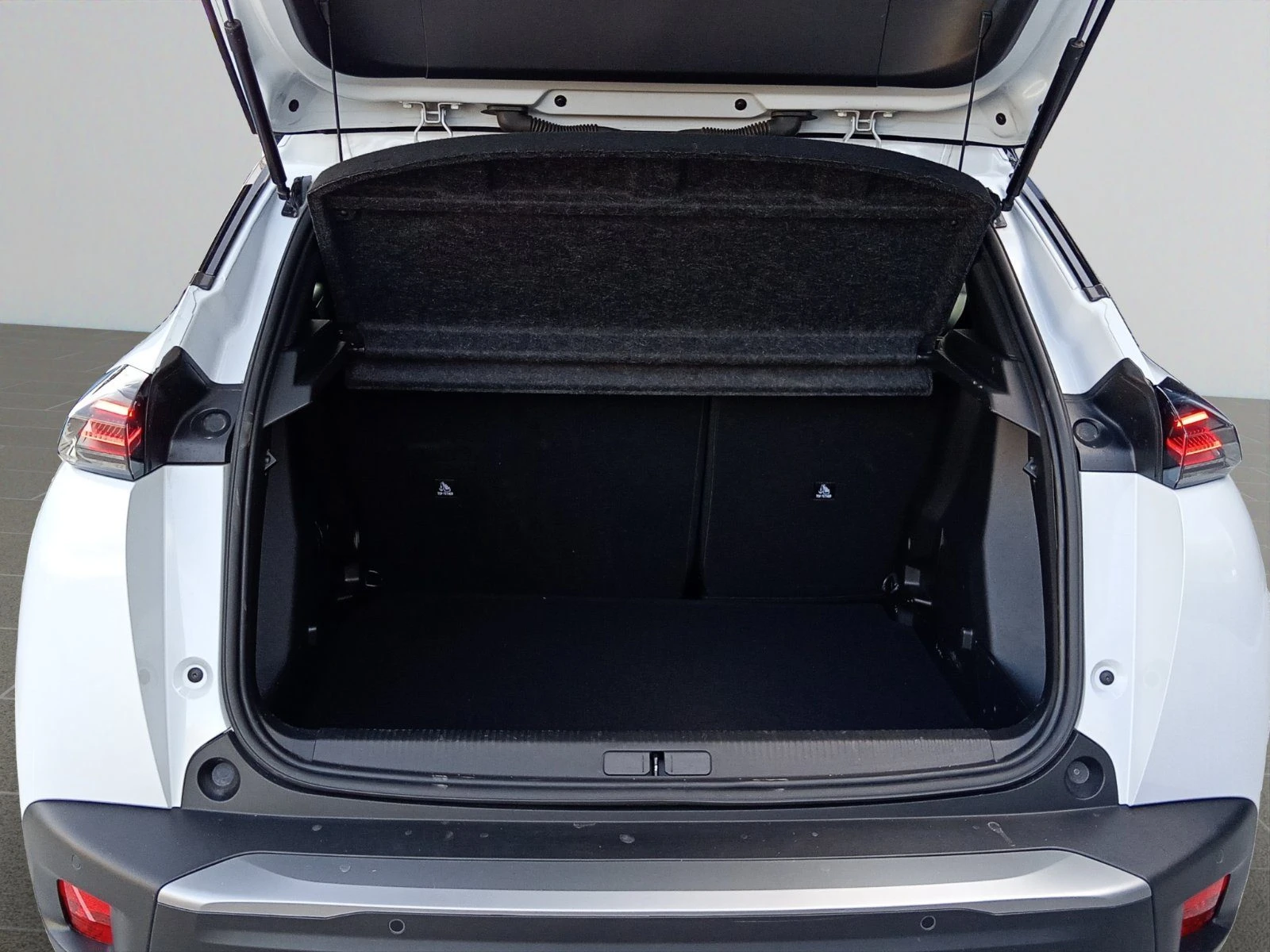 Peugeot 2008 GT 1.2 PureTech 130 EAT8 EURO 6.4//2410R06 | Mobile.bg � ����������� 14