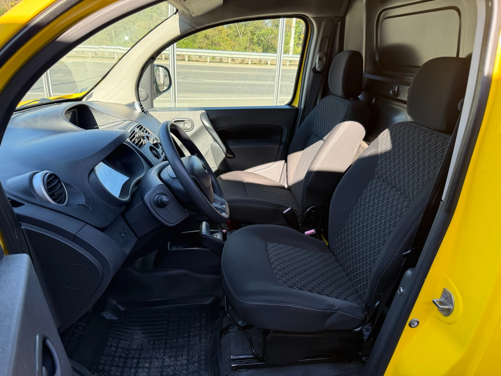 Renault Kangoo Електро Задна Камера, снимка 15 - Автомобили и джипове - 56566286