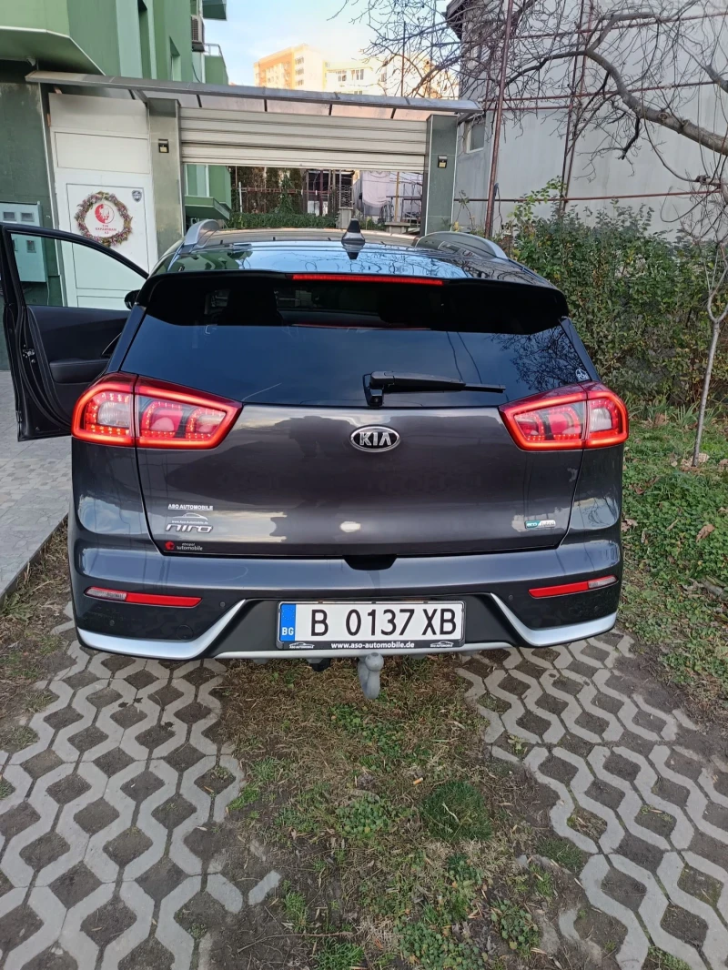 Kia Niro, снимка 12 - Автомобили и джипове - 48590735