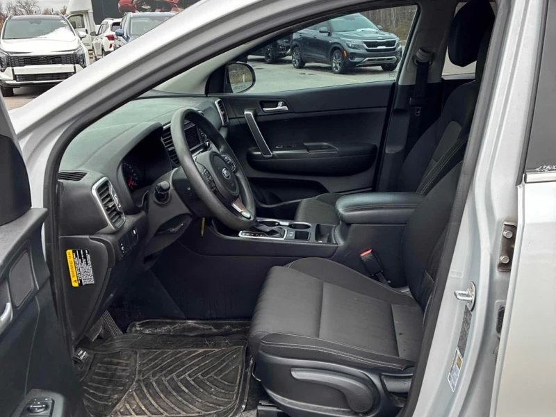 Kia Sportage * LX * CARFAX * БЕЗ ПЪРВОНАЧАЛНА ВНОСКА, снимка 12 - Автомобили и джипове - 52747856