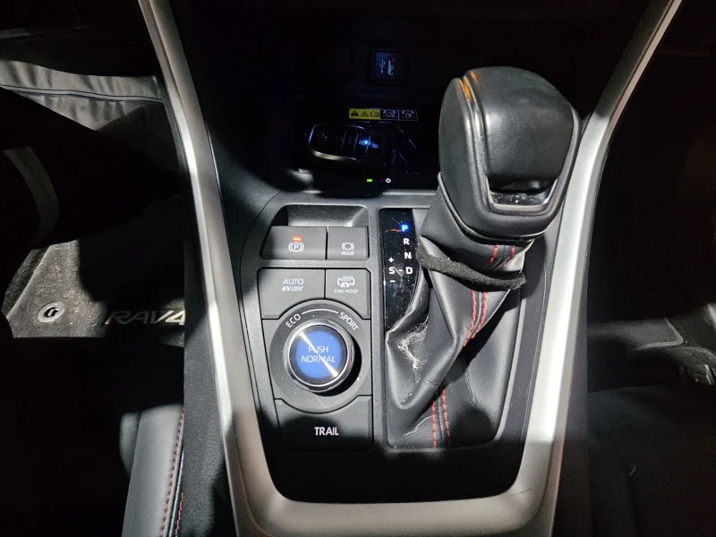 Toyota Rav4 Plug-in//JBL, снимка 11 - Автомобили и джипове - 52750644