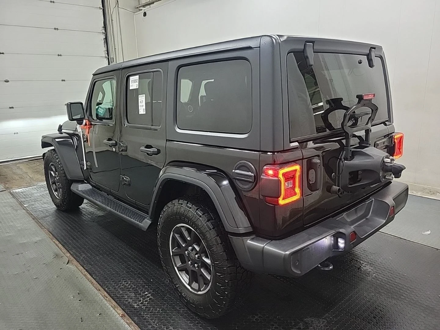 Jeep Wrangler UNLIMITED SAHARA 80TH ANNIVERSARY - изображение 4