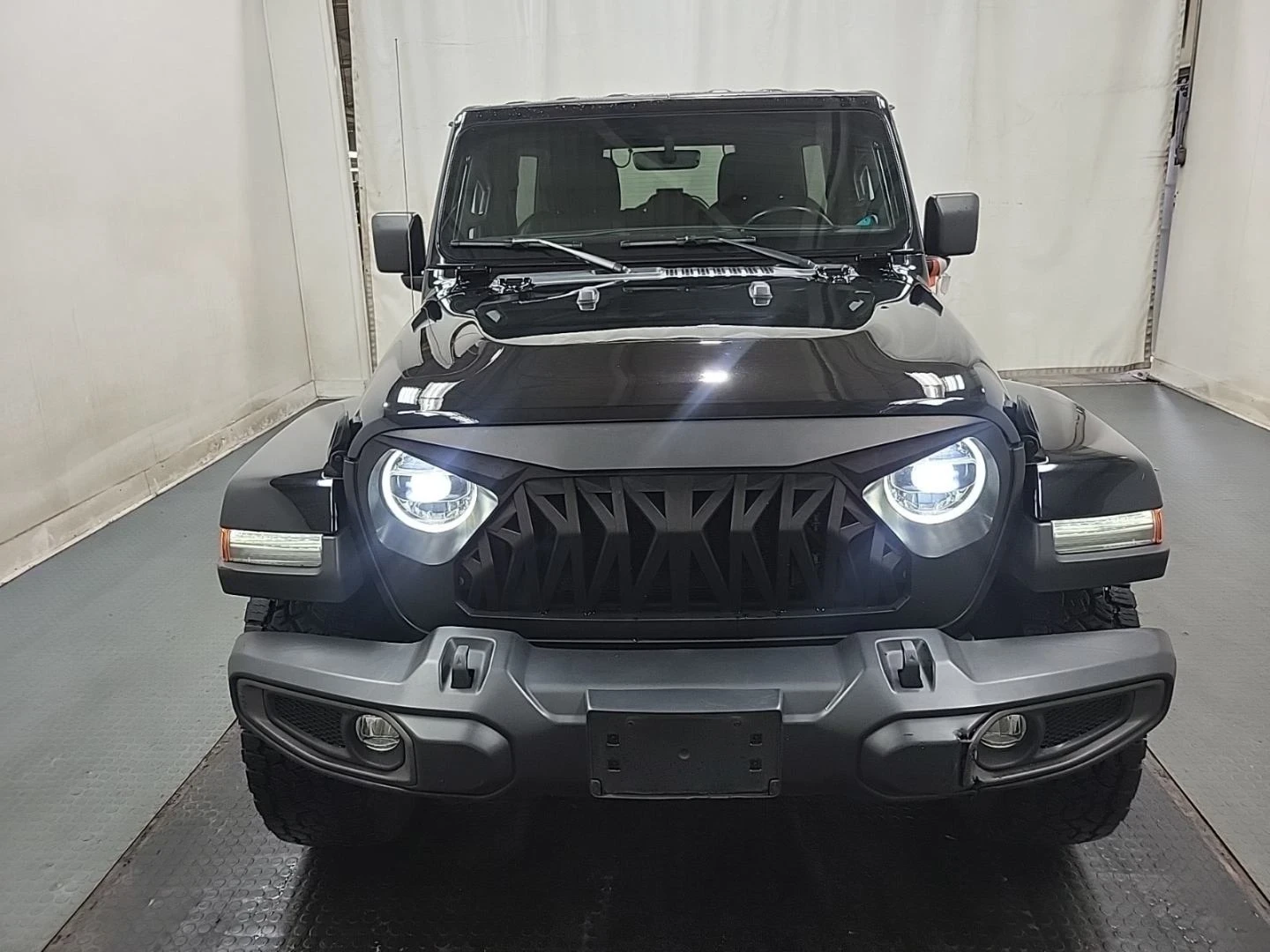 Jeep Wrangler UNLIMITED SAHARA 80TH ANNIVERSARY - изображение 3