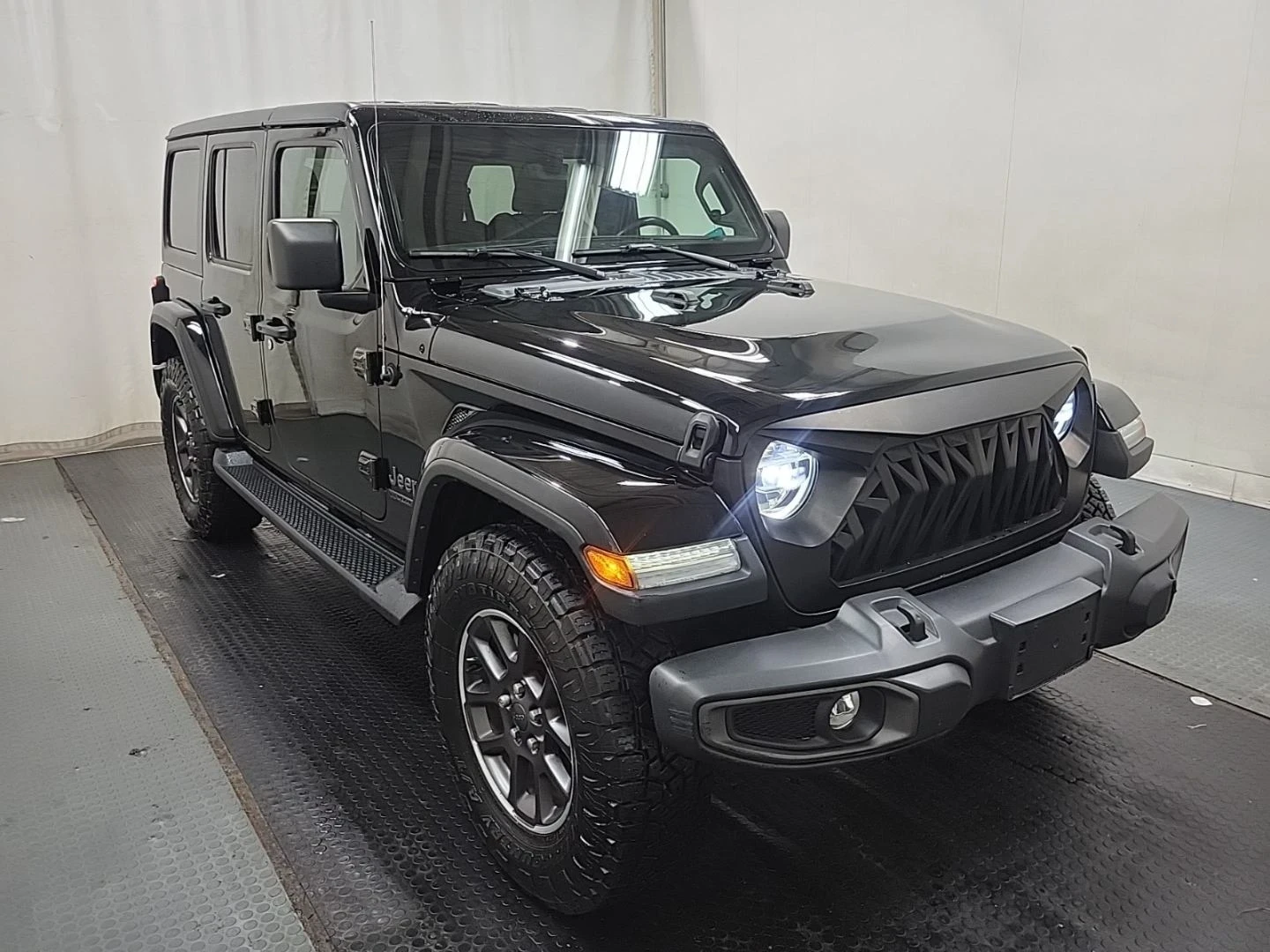 Jeep Wrangler UNLIMITED SAHARA 80TH ANNIVERSARY - изображение 2