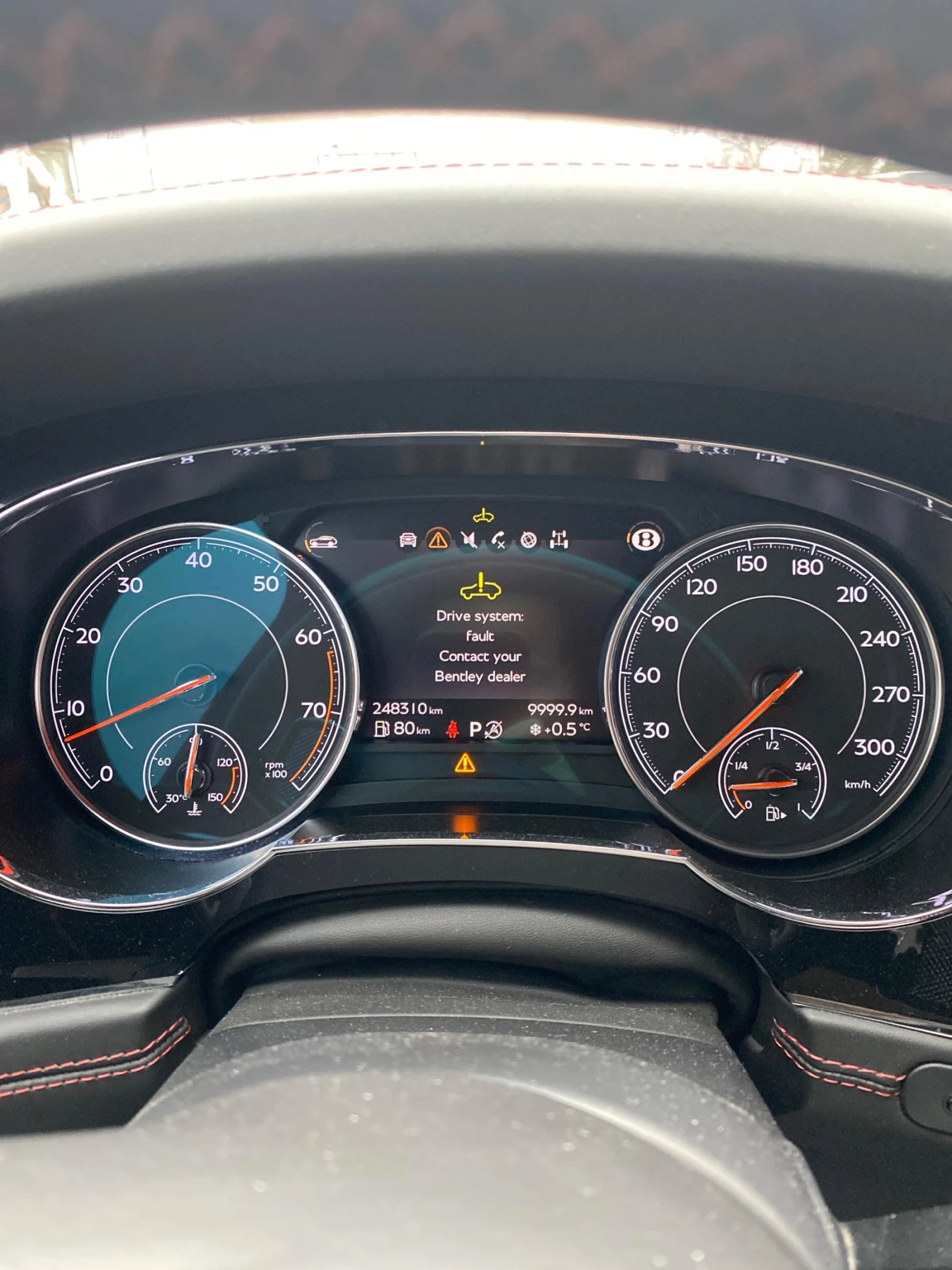 Bentley Bentayga * W12* Keyless* Pano* Navi* Carfax* 360 - изображение 9