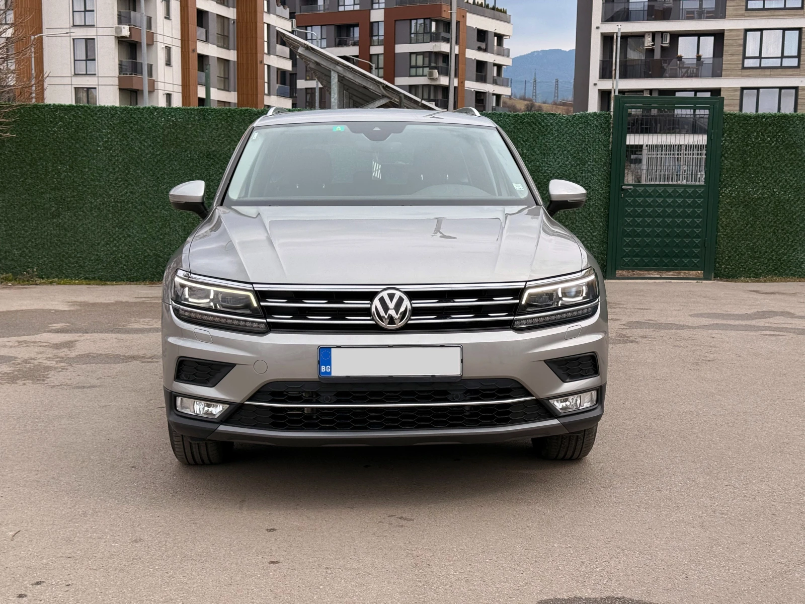 VW Tiguan 2.0 TSI * 4Motion * Distronic * , снимка 2 - Автомобили и джипове - 54033575