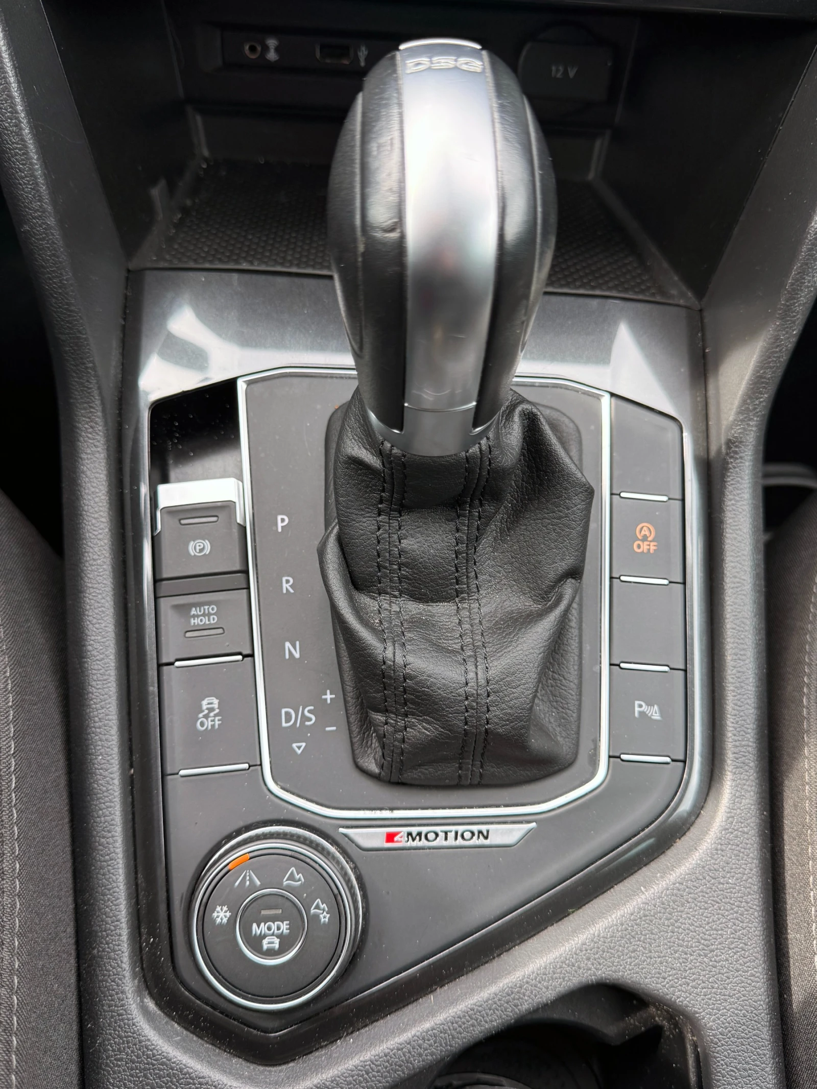 VW Tiguan 2.0 TSI * 4Motion * Distronic * , снимка 15 - Автомобили и джипове - 54033575