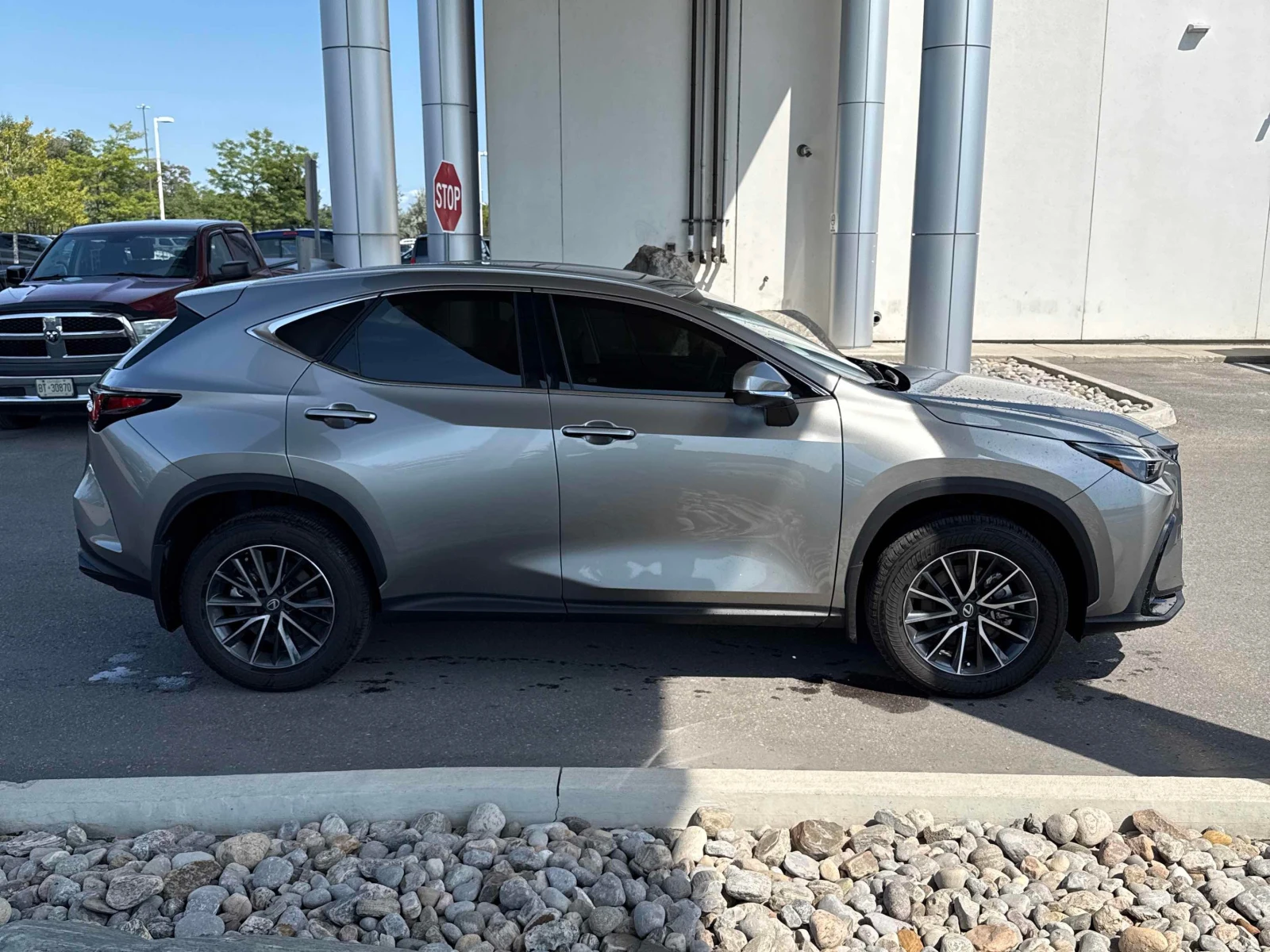 Lexus NX 350h * CARFAX * ОПЦИЯ ЗА ФИНАНСИРАНЕ, снимка 3 - Автомобили и джипове - 55879827