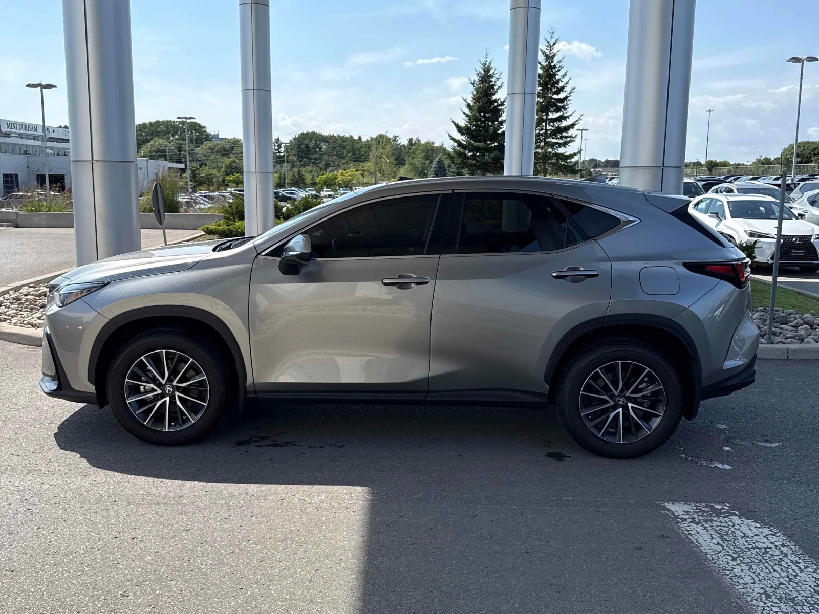 Lexus NX 350h * CARFAX * ОПЦИЯ ЗА ФИНАНСИРАНЕ, снимка 2 - Автомобили и джипове - 55879827