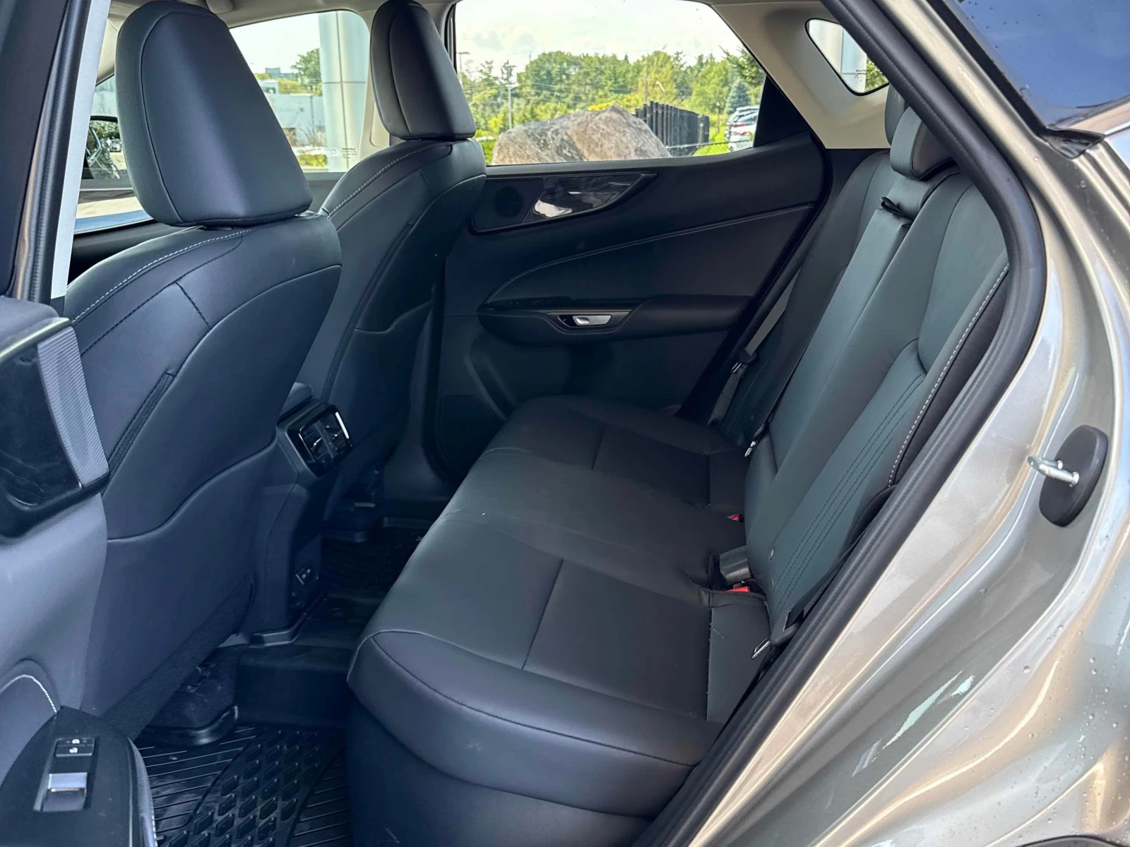 Lexus NX 350h * CARFAX * ОПЦИЯ ЗА ФИНАНСИРАНЕ, снимка 13 - Автомобили и джипове - 55879827