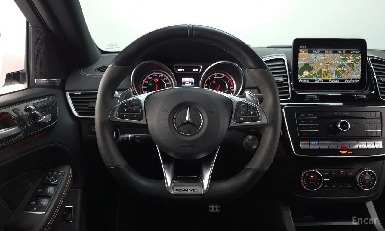 Mercedes-Benz GLE 63 S AMG HARMON* KARDON* ОБДУХВАНЕ* ПАНОРАМА* МАСАЖ* КЕЙЛЕС, снимка 7 - Автомобили и джипове - 56120471