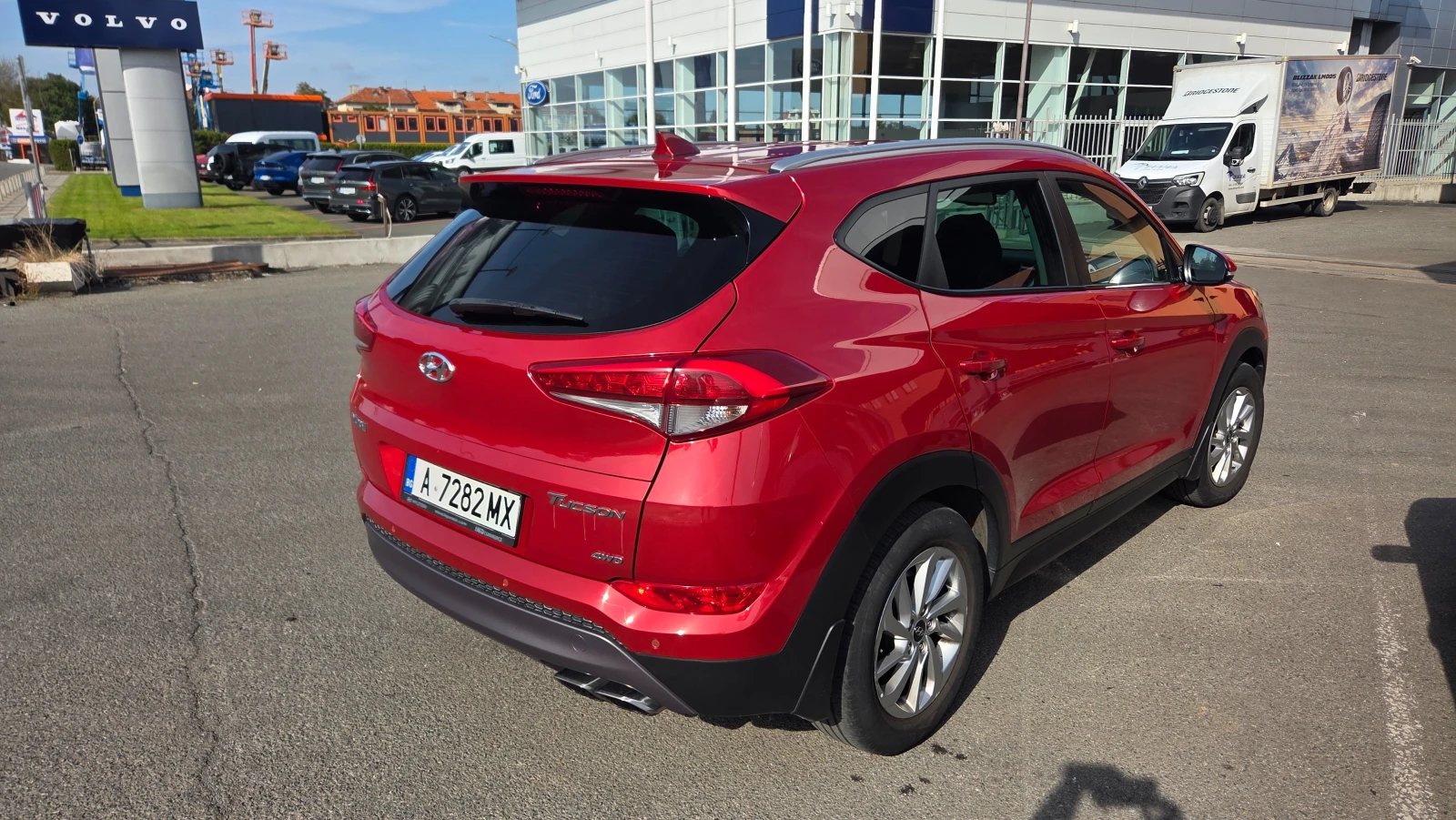 Hyundai Tucson 1.6, снимка 3 - Автомобили и джипове - 56593697