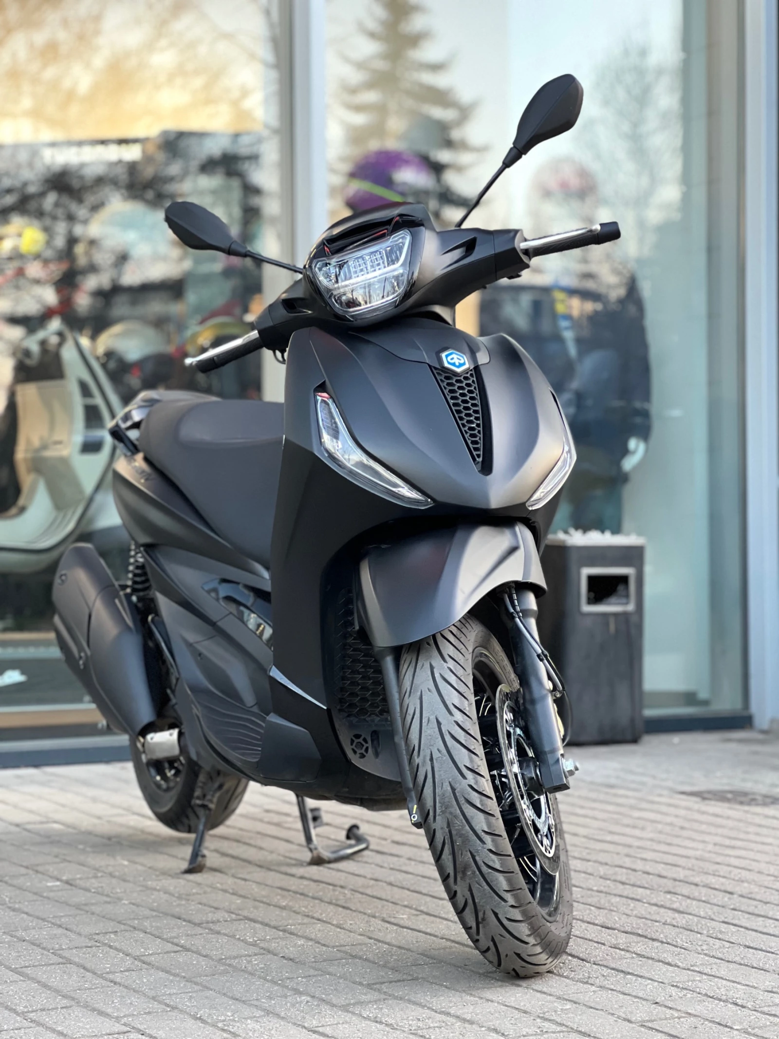 Piaggio Beverly 400 Deep Black - изображение 2