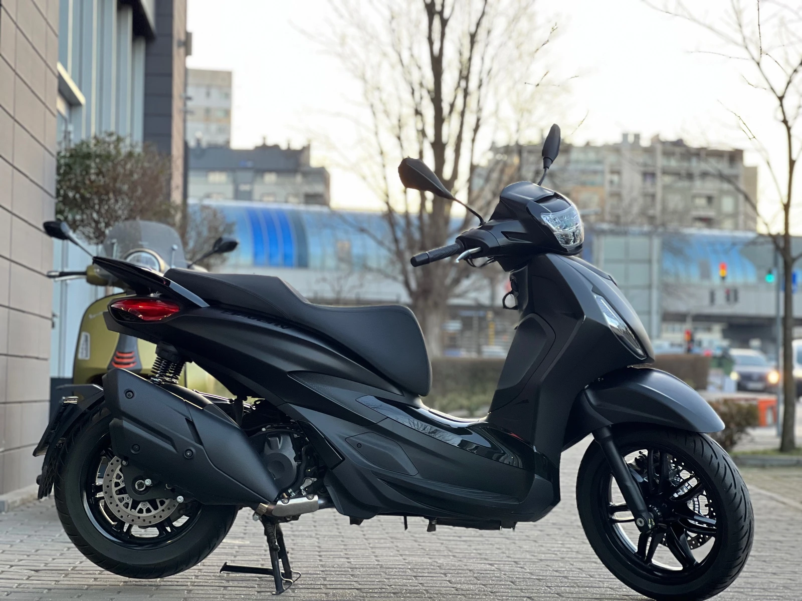 Piaggio Beverly 400 Deep Black - изображение 3